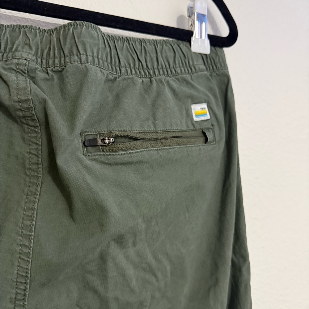 Vuori Men's Green Khakis - Picture 6 of 8